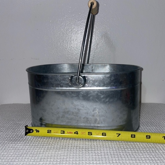 Christmas metal pails - target bullseye section - Picture 3 of 4